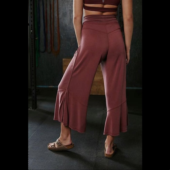 ⚡️LAST ONE!!!⚡️ FREE PEOPLE Stride On Cropped Wide Leg Pants - Picture 3 of 5